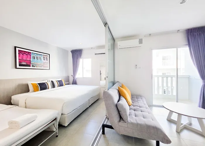 Recenta Suite Phuket Suanluang